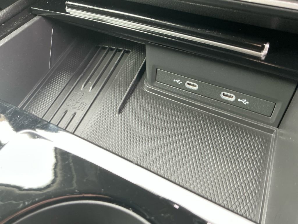 Used 2025 Volkswagen Atlas SE image 17