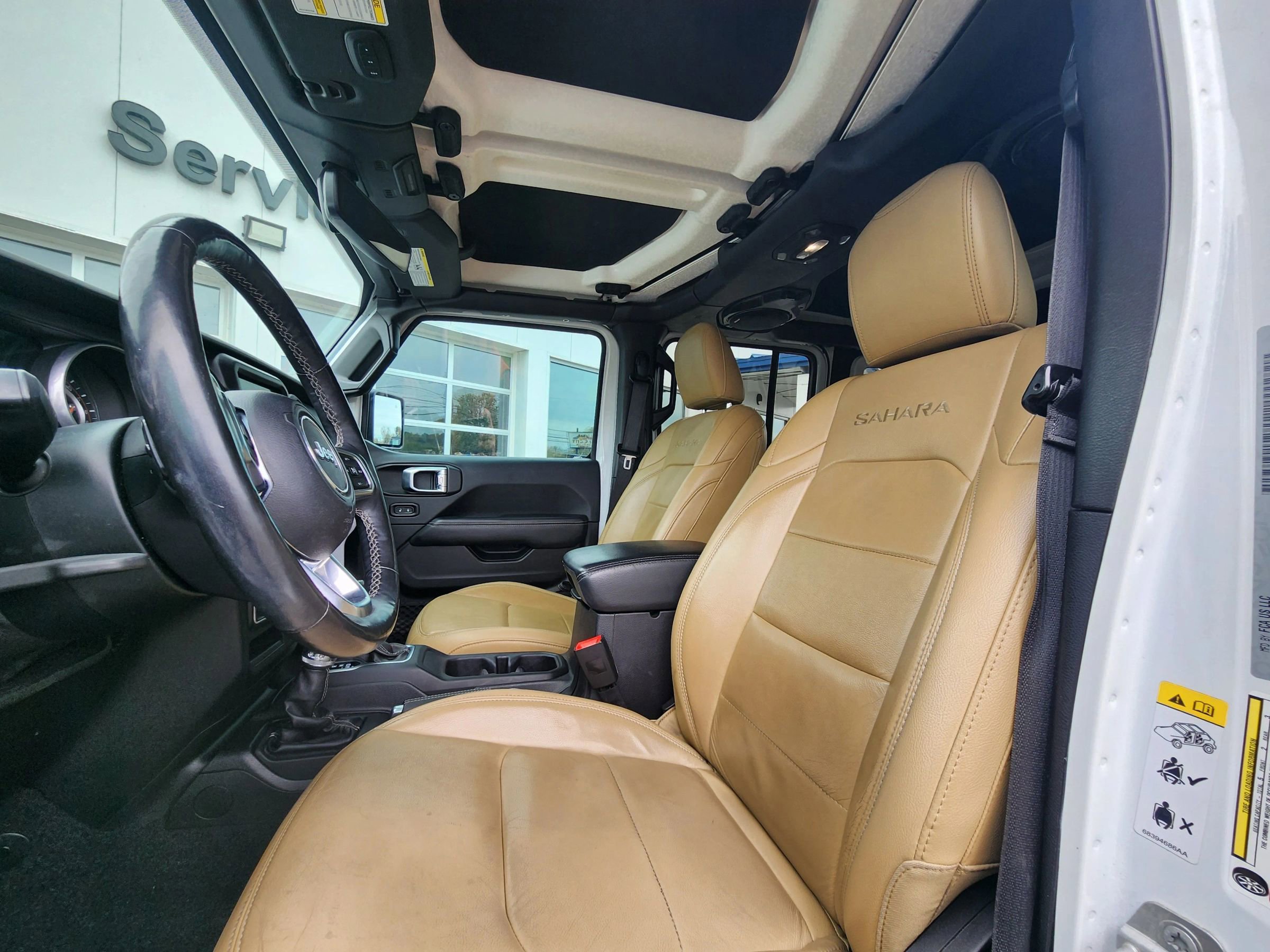 Used 2018 Jeep Wrangler Unlimited Sahara w/ Dual Top Group AWD/4WD image 27