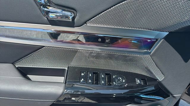 Used 2025 BMW i7 eDrive50 w/ M Sport Package RWD image 19
