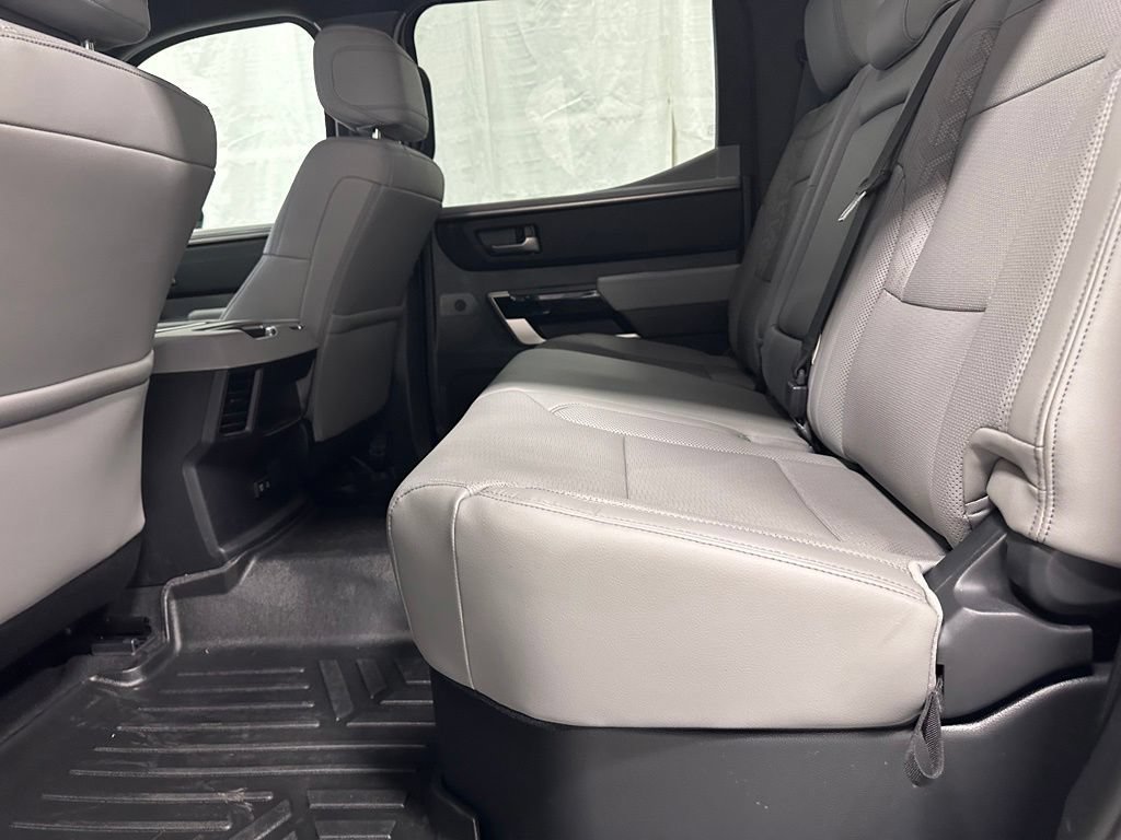 Used 2025 Toyota Tundra Limited AWD/4WD image 43