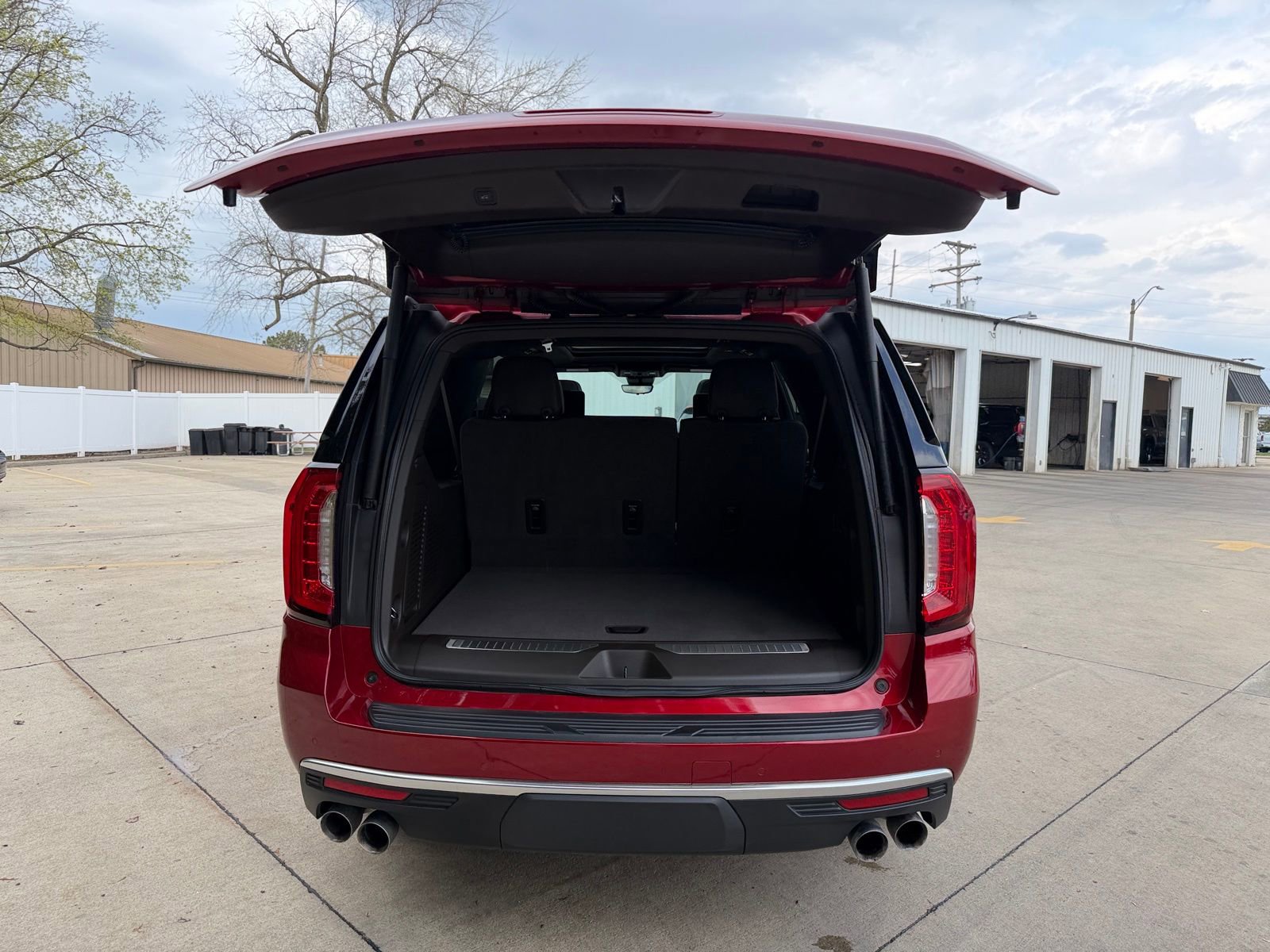 Used 2024 GMC Yukon XL Denali w/ Denali Reserve Package image 14