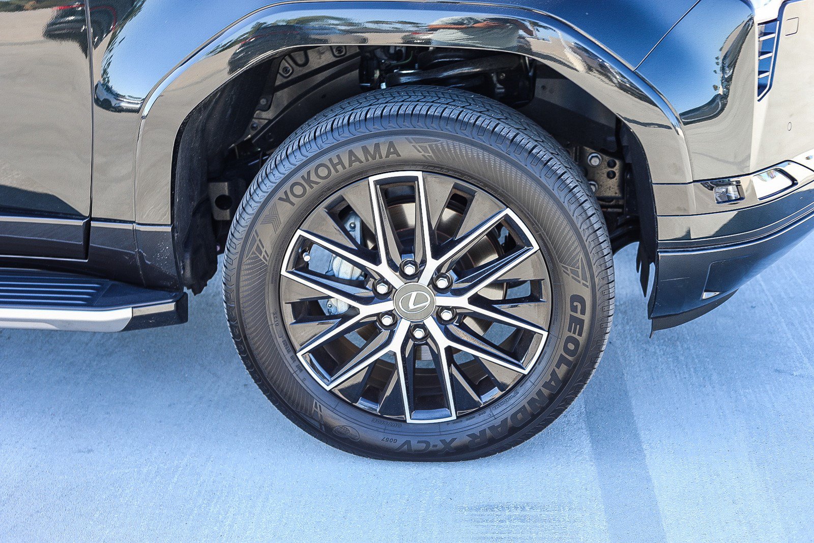 Used 2025 Lexus GX 550 w/ Cold Area Package AWD/4WD image 10