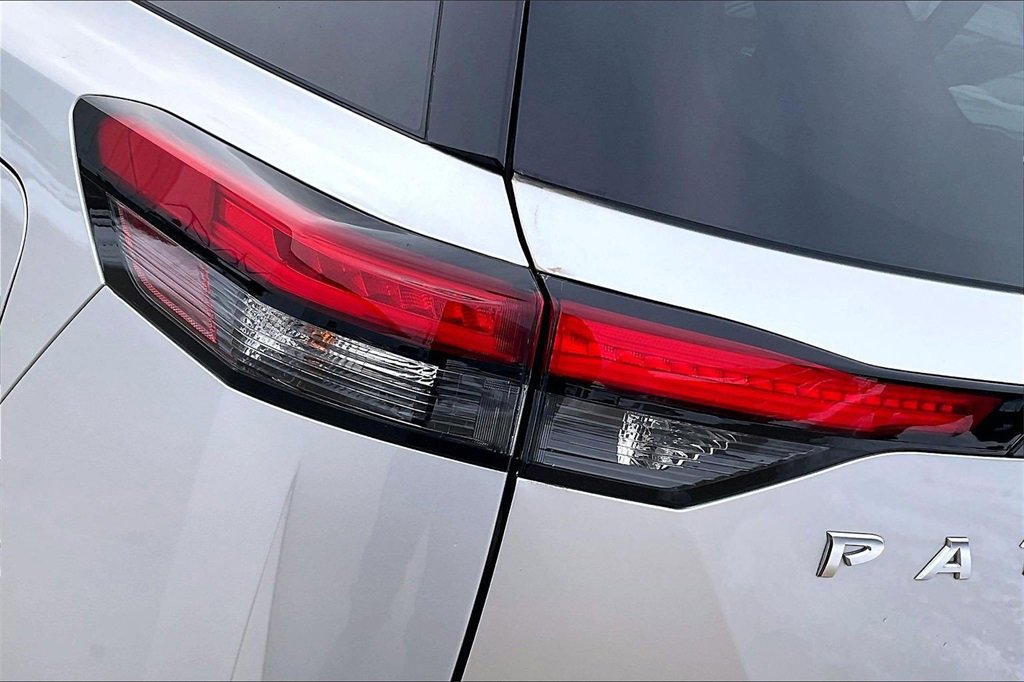 Used 2025 Nissan Pathfinder SL image 30