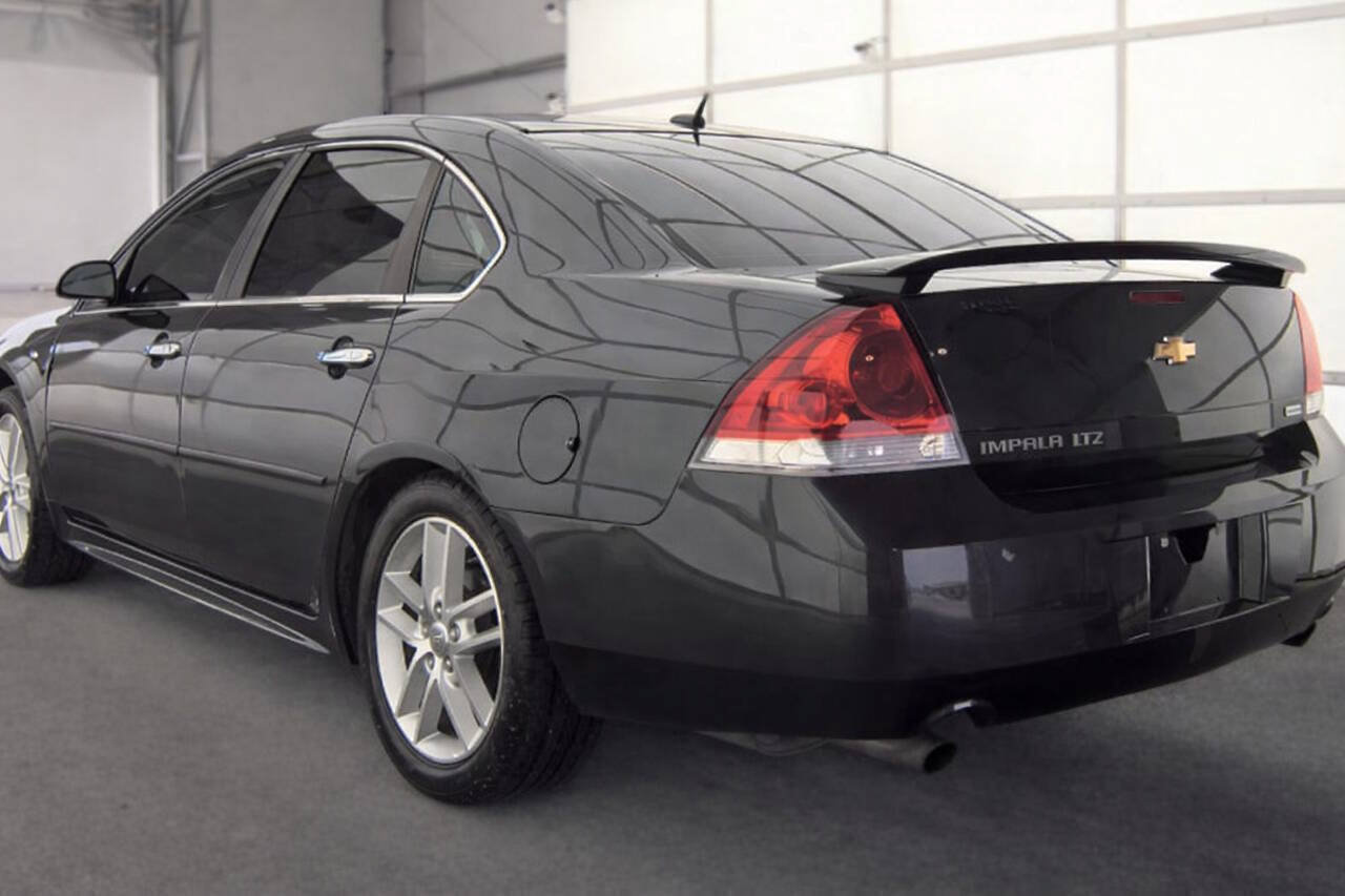 Used 2015 Chevrolet Impala LTZ FWD image 2