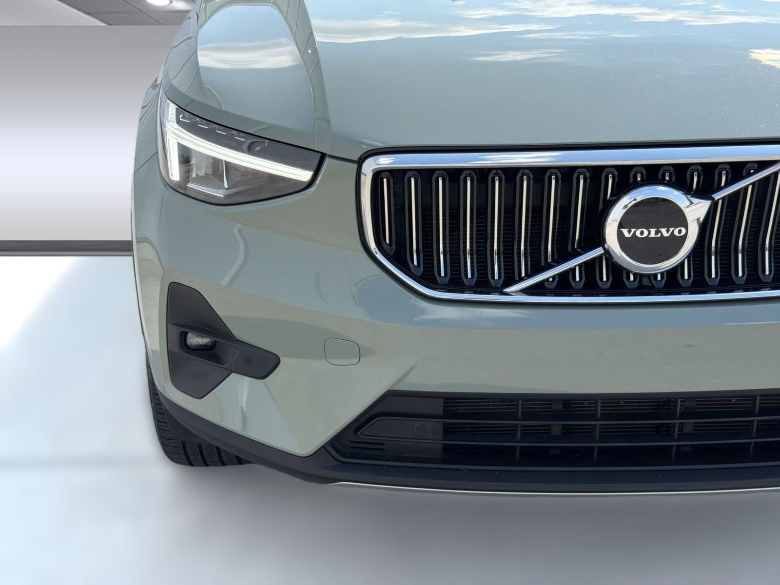 Certified 2023 Volvo XC40 B5 Plus w/ Protection Package Premier AWD/4WD image 12