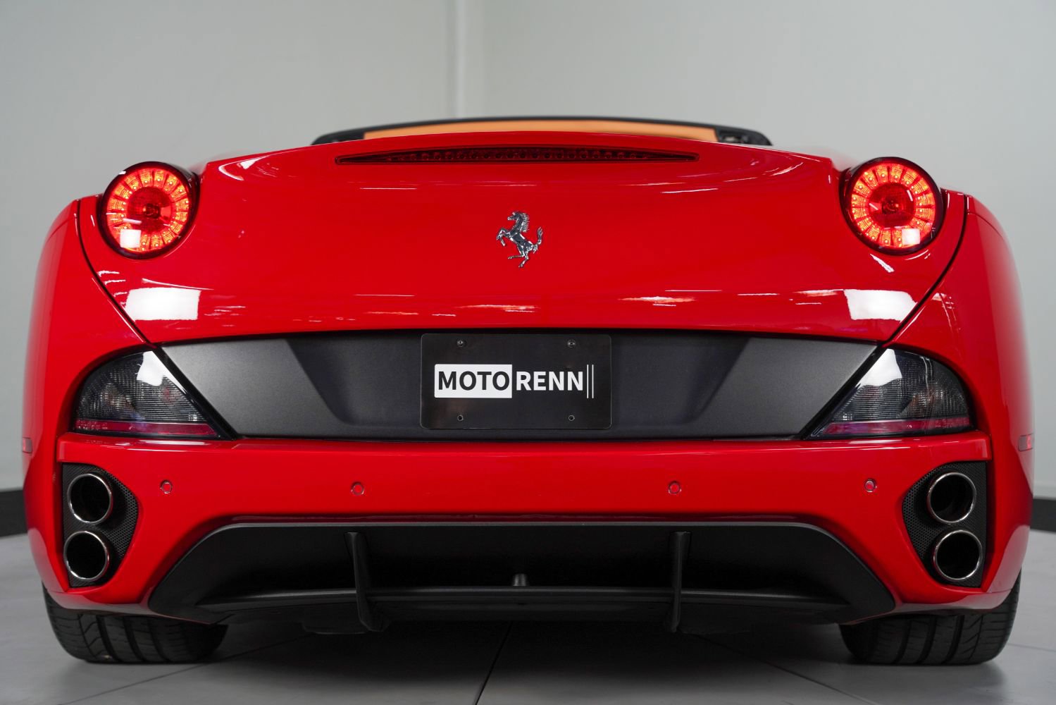 Used 2013 Ferrari California RWD image 22