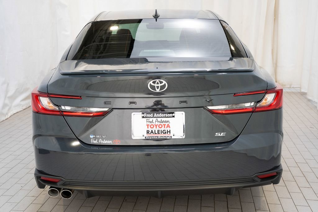 Used 2025 Toyota Camry SE image 4
