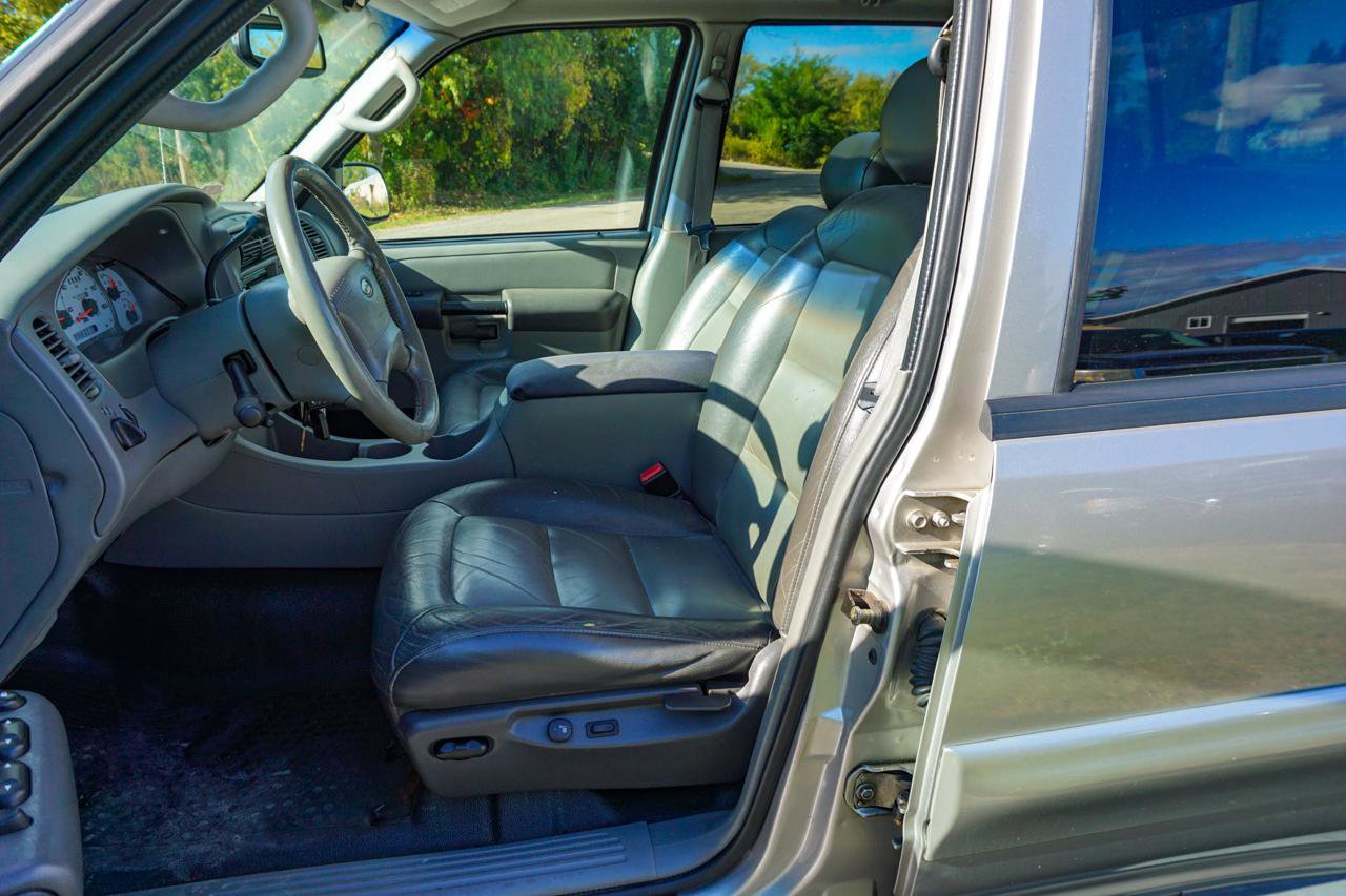 Used 2003 Ford Explorer Sport Trac XLT image 11