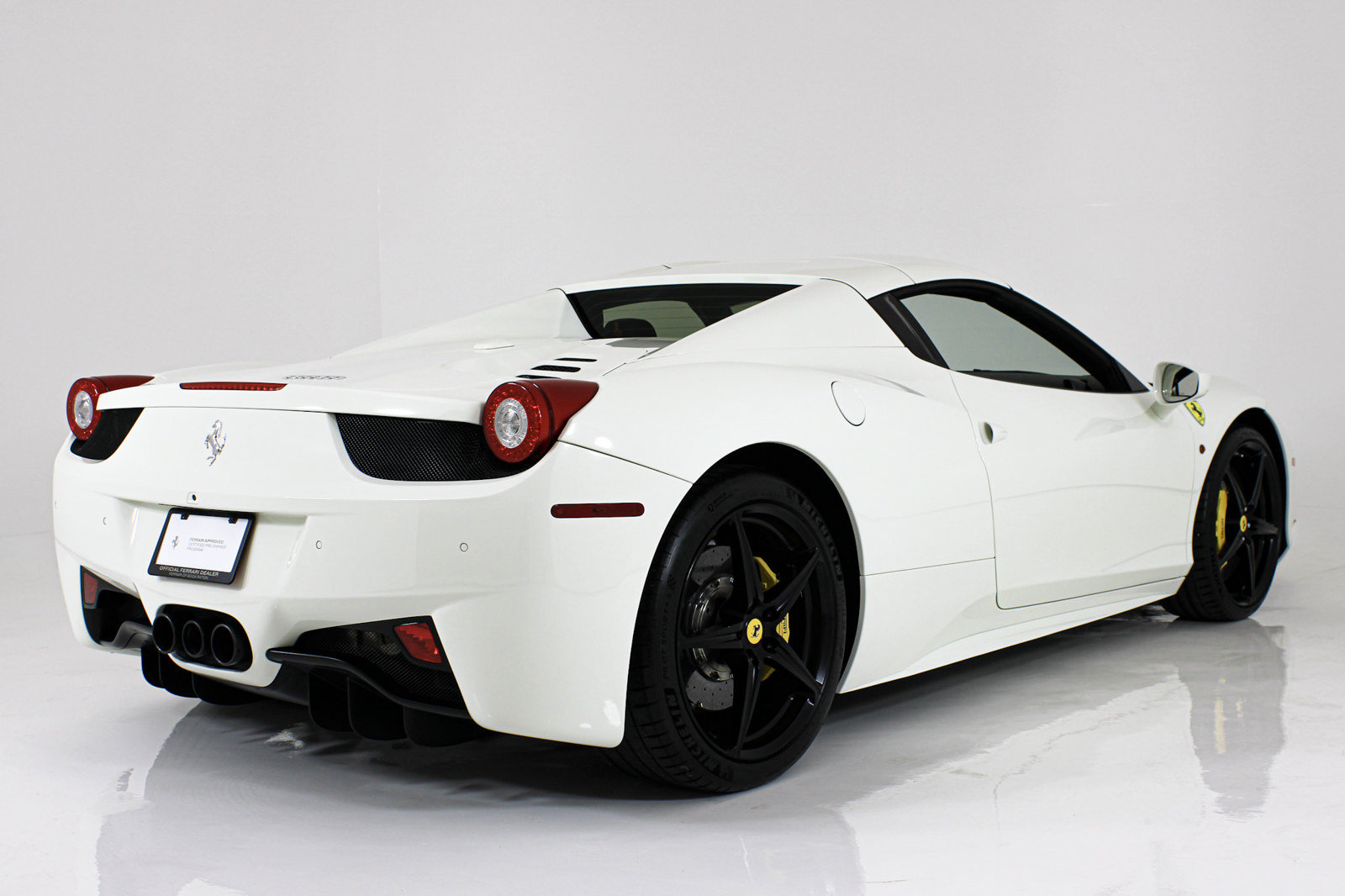 Used 2015 Ferrari 458 Spider RWD image 11