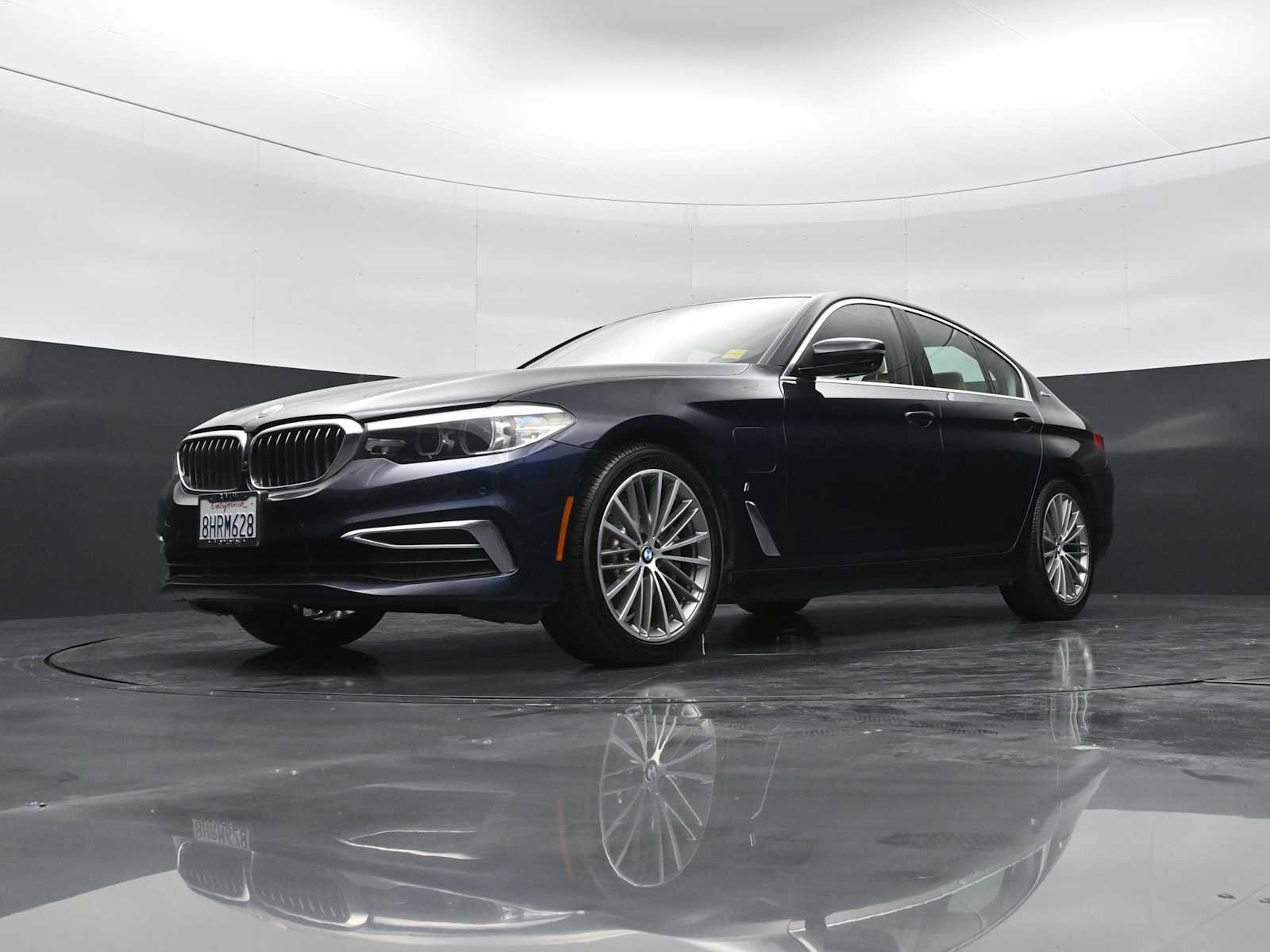Used 2019 BMW 530e w/ Luxury Package RWD image 25