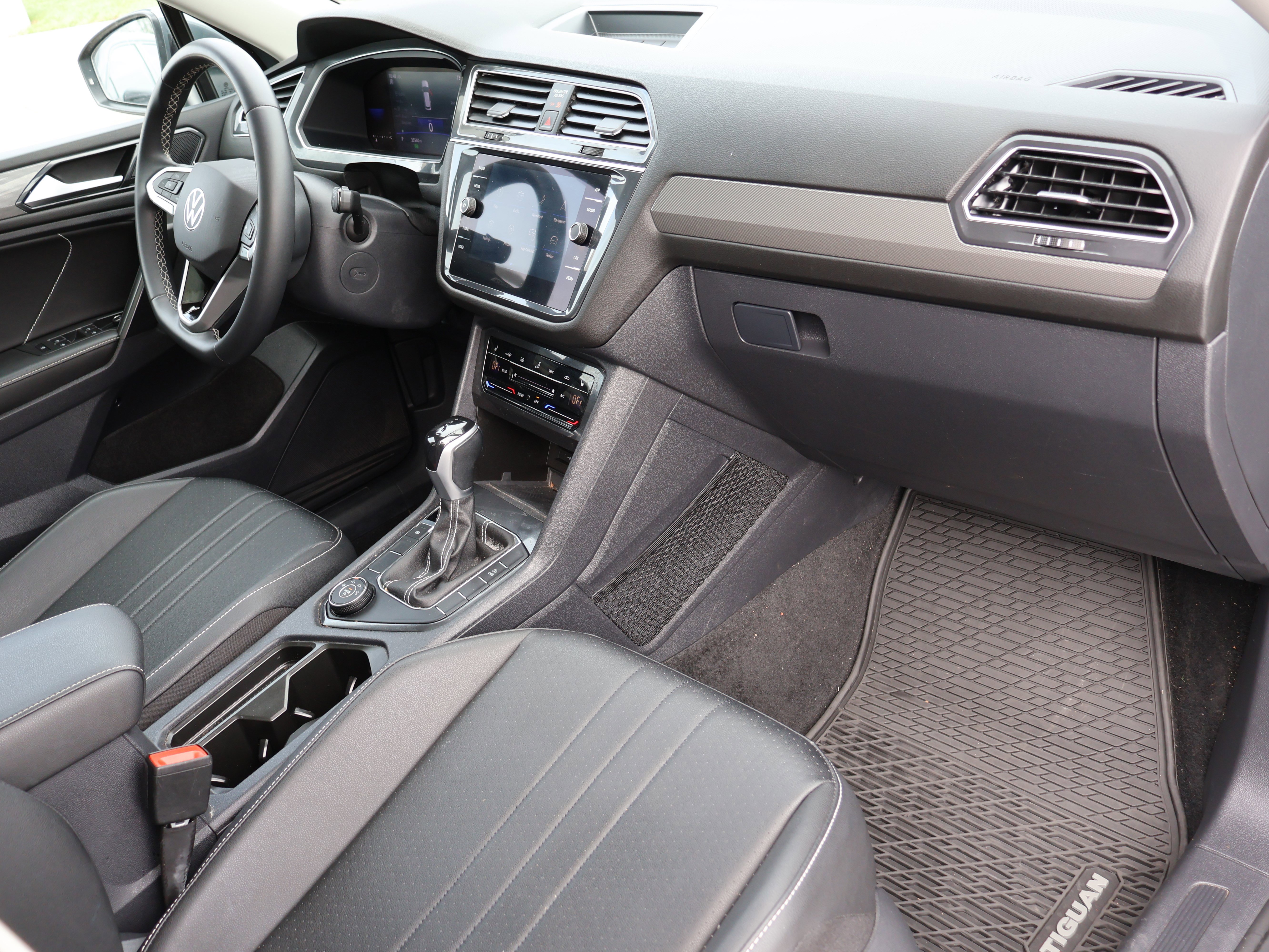 Used 2023 Volkswagen Tiguan SE image 10