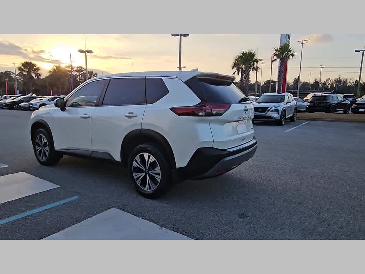 Used 2023 Nissan Rogue SV image 29