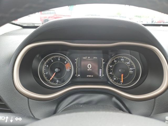 Used 2018 Jeep Cherokee Latitude w/ Altitude Package FWD image 19