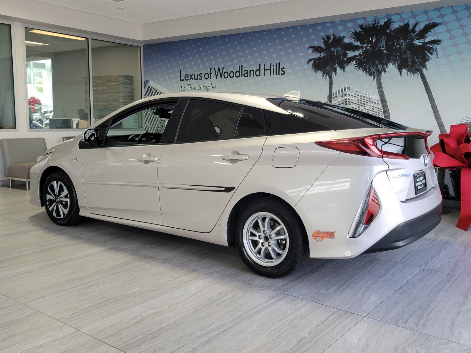 Used 2018 Toyota Prius Prime Premium w/ Carpet Mat Package FWD image 3