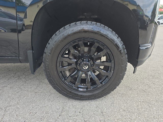 Used 2020 Chevrolet Silverado 1500 Custom w/ Custom Value Package image 13