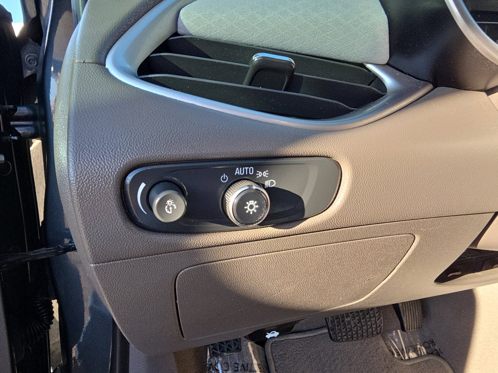 Used 2020 Chevrolet Malibu LS image 24