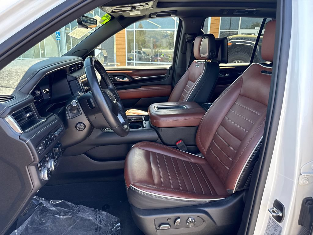 Used 2024 GMC Yukon Denali Ultimate AWD/4WD image 9