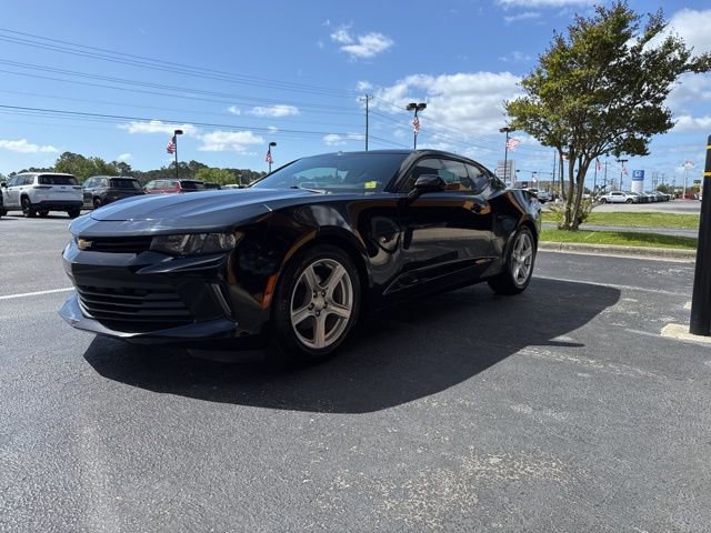 Used 2018 Chevrolet Camaro LT RWD image 4