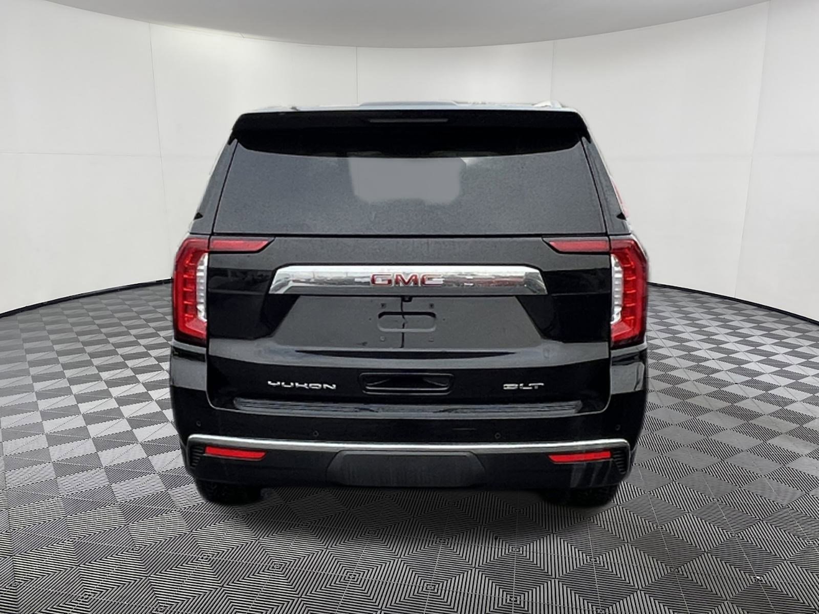 Used 2024 GMC Yukon SLT w/ SLT Luxury Package image 5