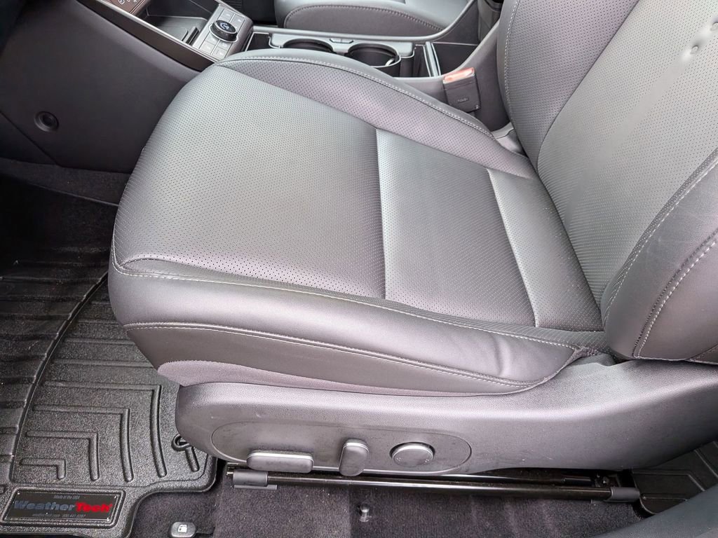 Used 2024 Hyundai Kona Limited image 14