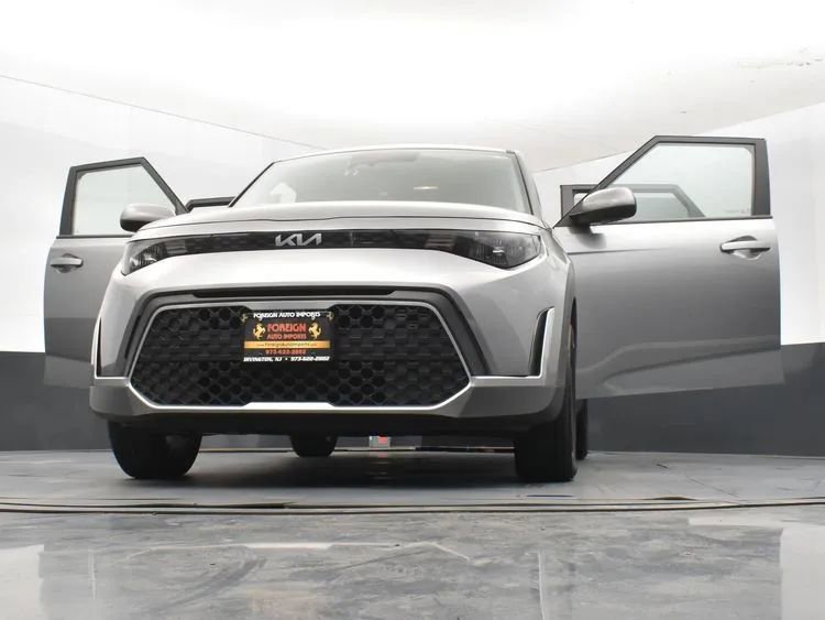 Used 2025 Kia Soul LX w/ LX Technology Package image 11