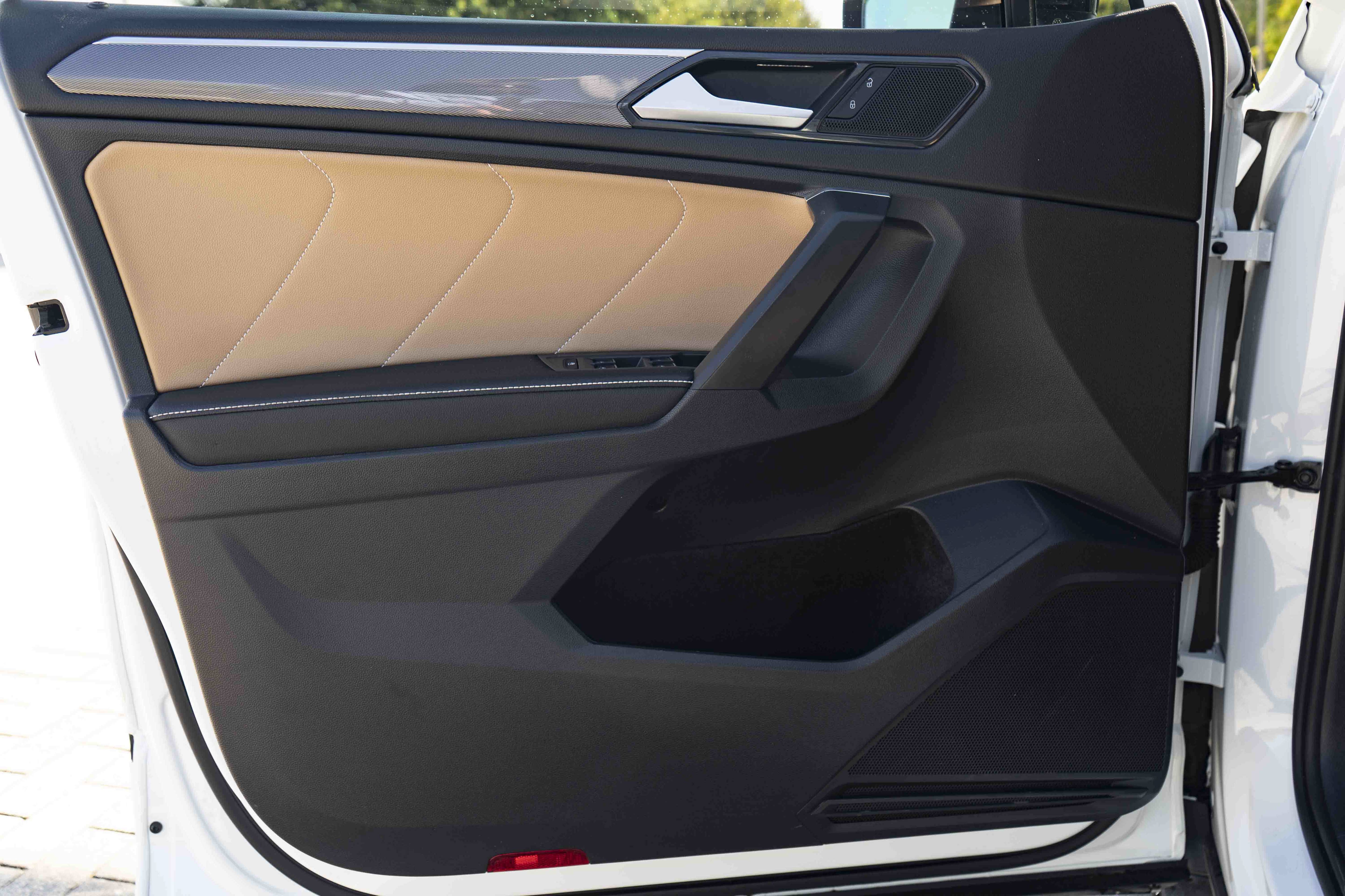 Certified 2022 Volkswagen Tiguan SE R-Line FWD image 34