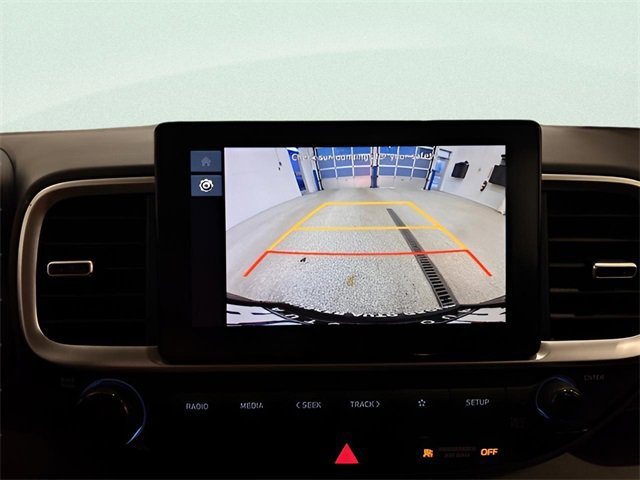 Used 2025 Hyundai Venue SEL image 22