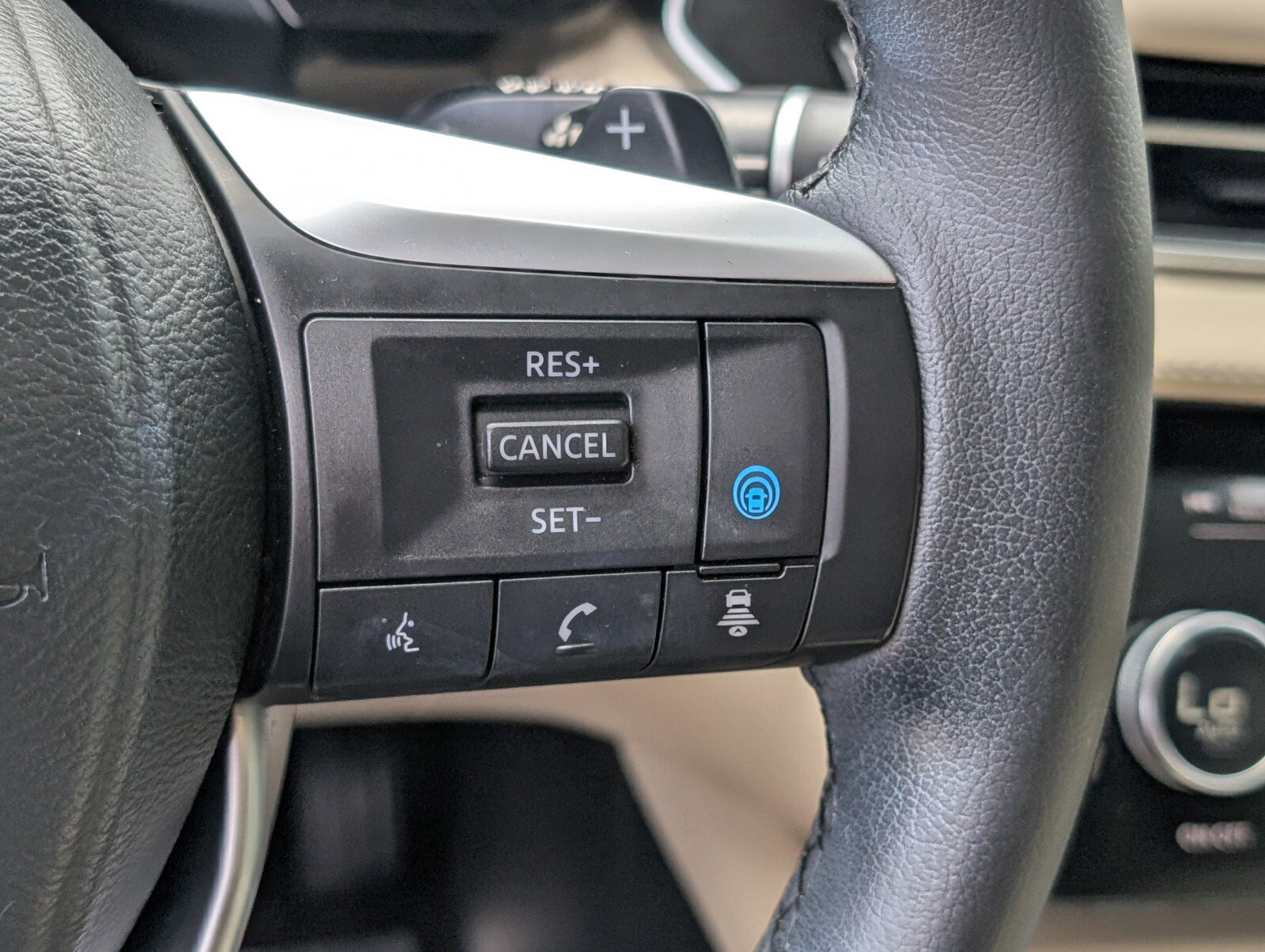 Used 2023 INFINITI QX60 Luxe w/ Vision Package FWD image 32