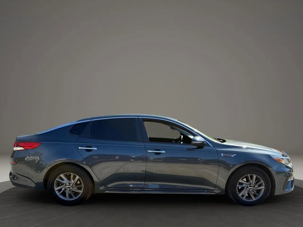 Used 2020 Kia Optima LX image 8