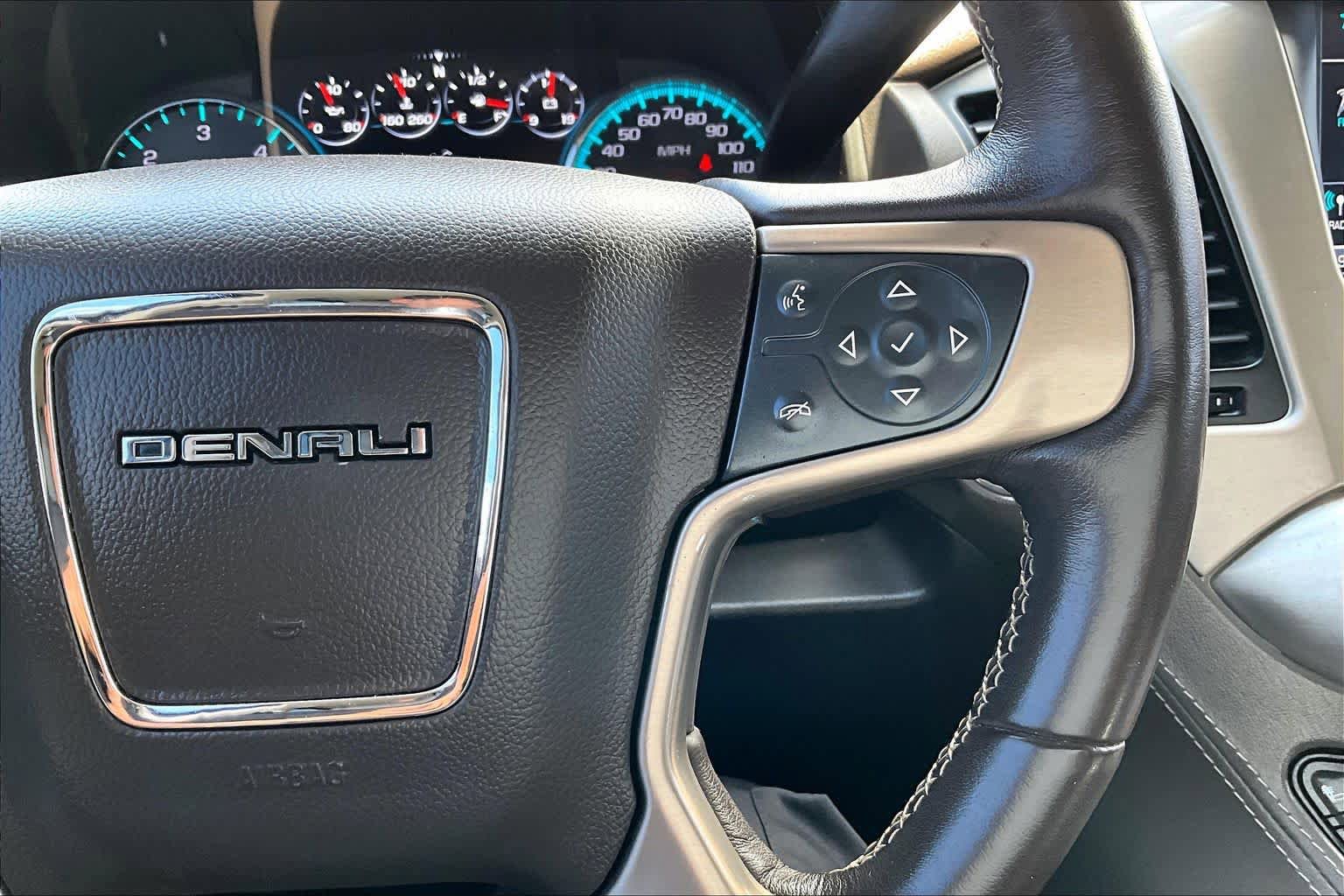 Used 2019 GMC Yukon Denali w/ Denali Ultimate Package AWD/4WD image 25
