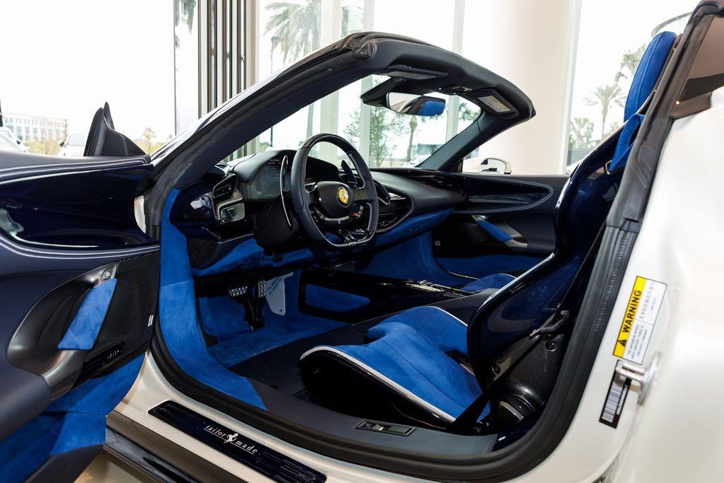 Used 2022 Ferrari SF90 Spider image 28