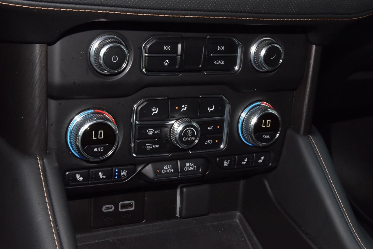 Used 2024 GMC Yukon AT4 w/ Technology Package AWD/4WD image 32