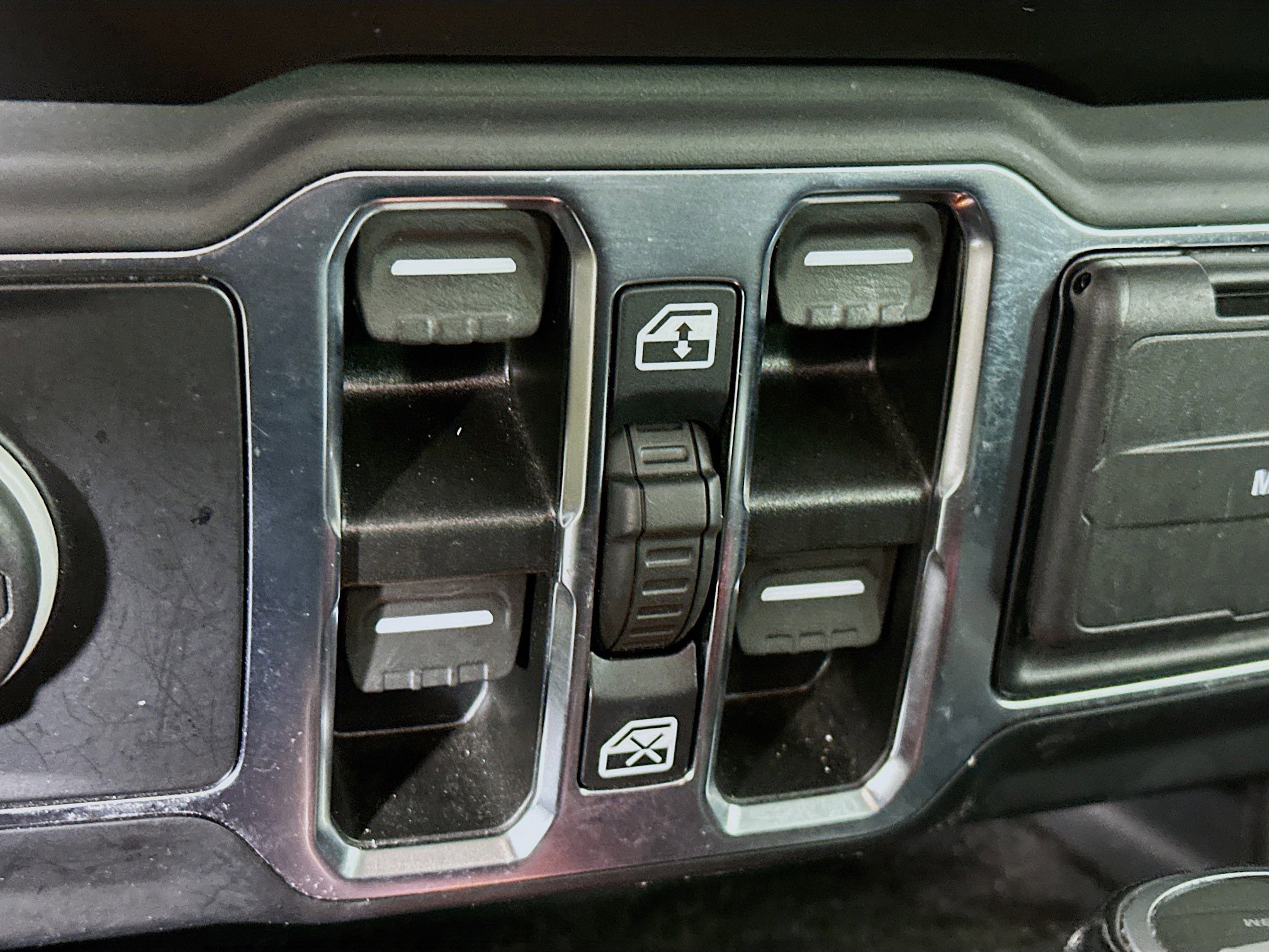 Used 2022 Jeep Wrangler Sahara w/ Cold Weather Group image 15