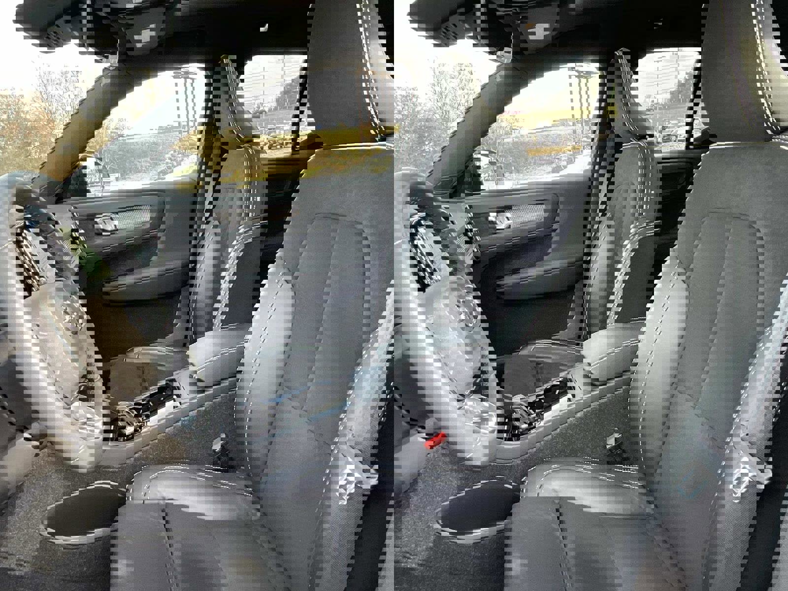 Certified 2022 Volvo XC40 P8 Recharge Plus image 19