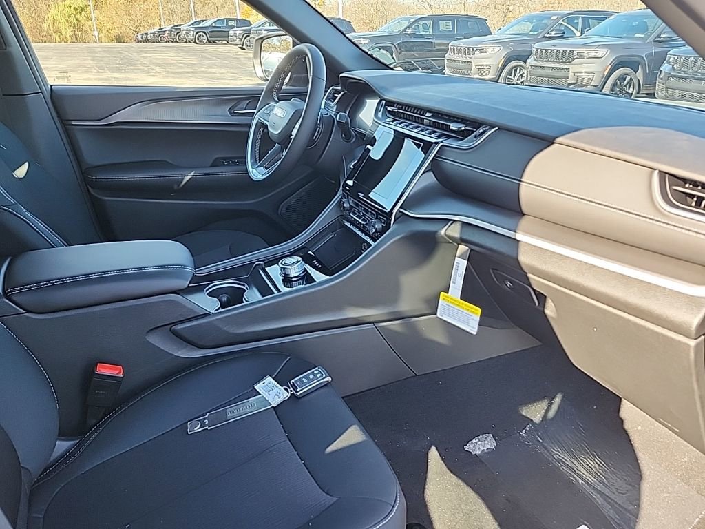 New 2025 Jeep Grand Cherokee Laredo X w/ Luxury Tech Group I AWD/4WD image 10