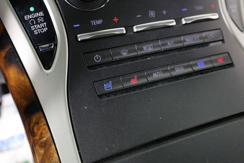 Used 2017 Lincoln MKX Reserve w/ Luxury Package image 40