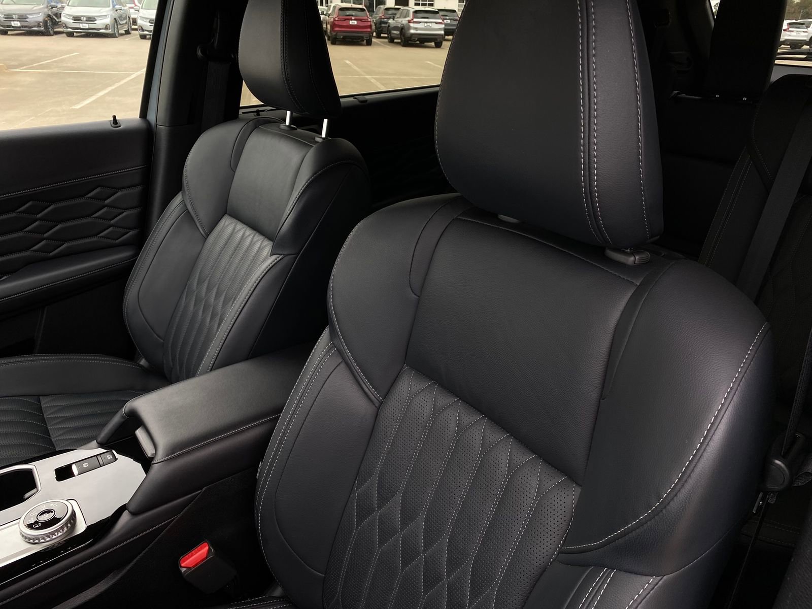 Used 2025 Mitsubishi Outlander SEL image 12