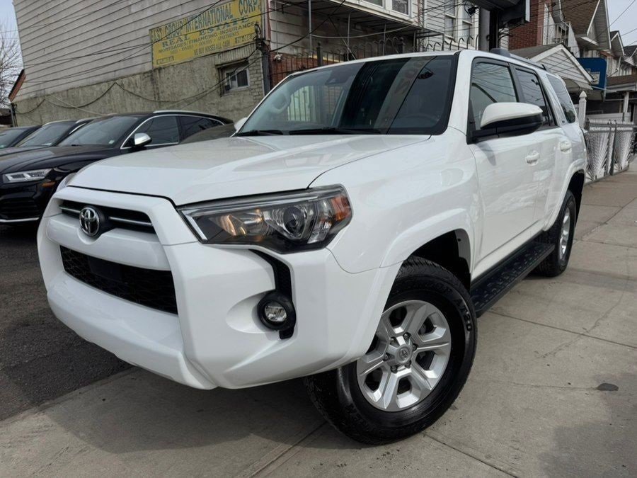Used 2024 Toyota 4Runner SR5 image 3