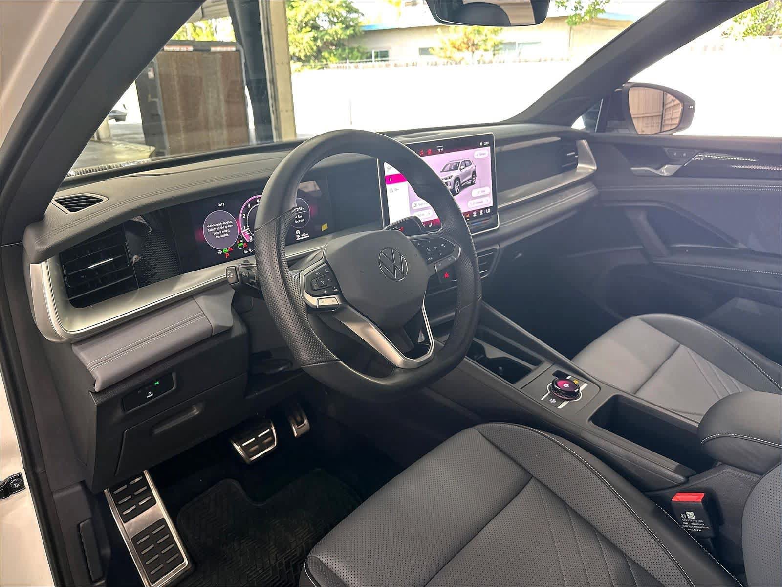 Certified 2026 Volkswagen Tiguan SE R-Line FWD image 19