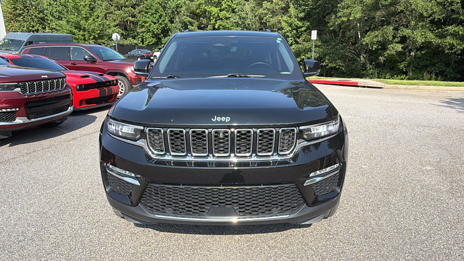 Used 2022 Jeep Grand Cherokee Limited w/ Luxury Tech Group II RWD image 3