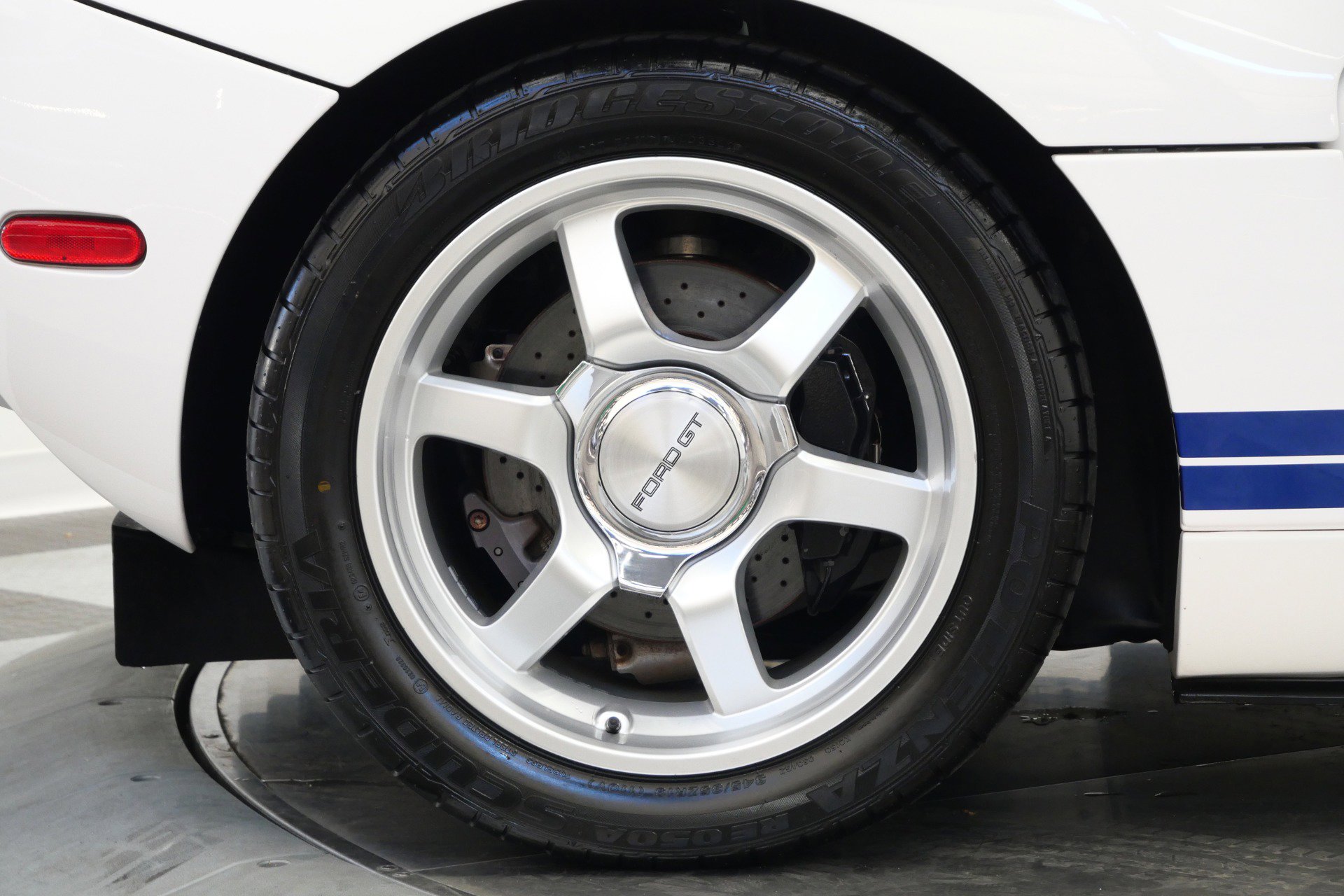 Used 2005 Ford GT image 33