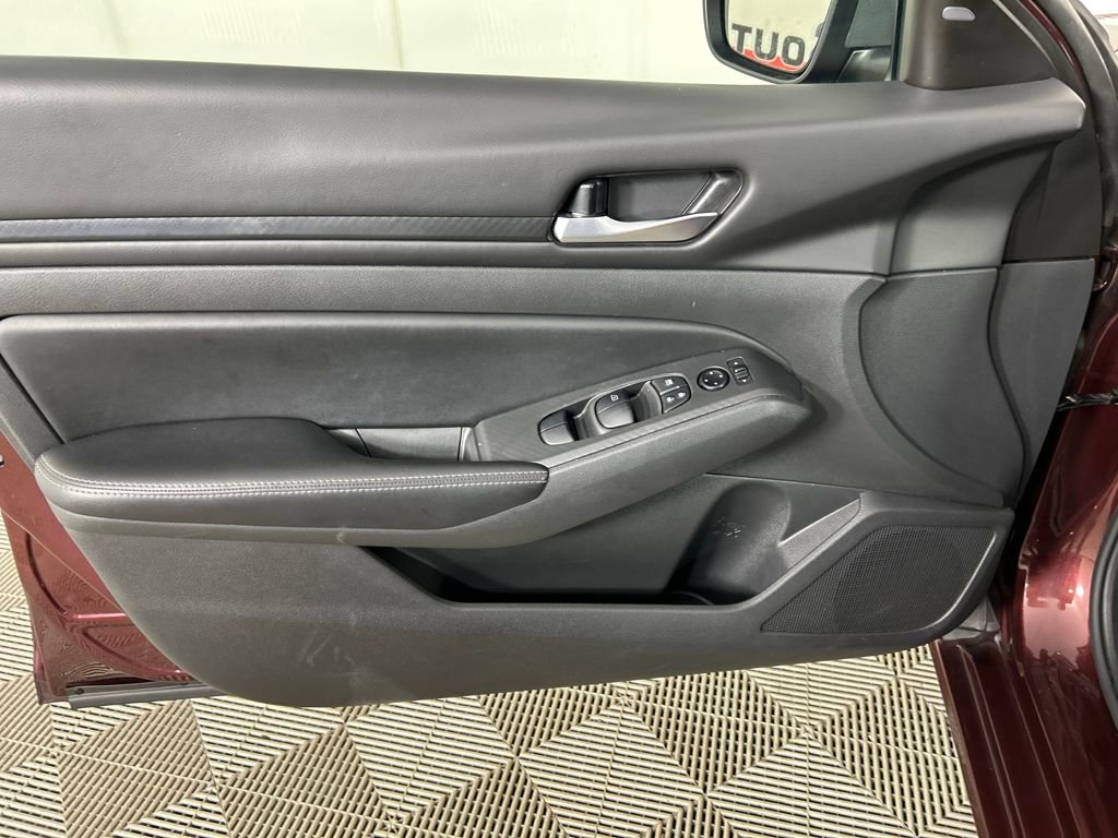 Used 2024 Nissan Altima 2.5 SV image 11