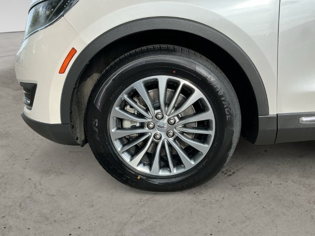 Used 2016 Lincoln MKX Select w/ Select Plus Package AWD/4WD image 9