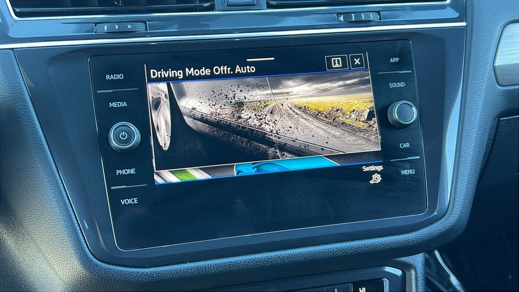 Used 2021 Volkswagen Tiguan SE R-Line image 26