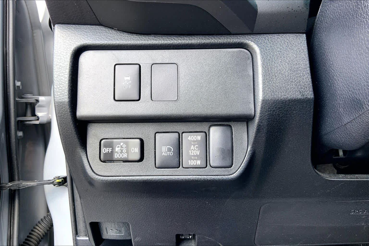 Used 2020 Toyota Tacoma TRD Sport w/ TRD Premium Sport Package AWD/4WD image 33