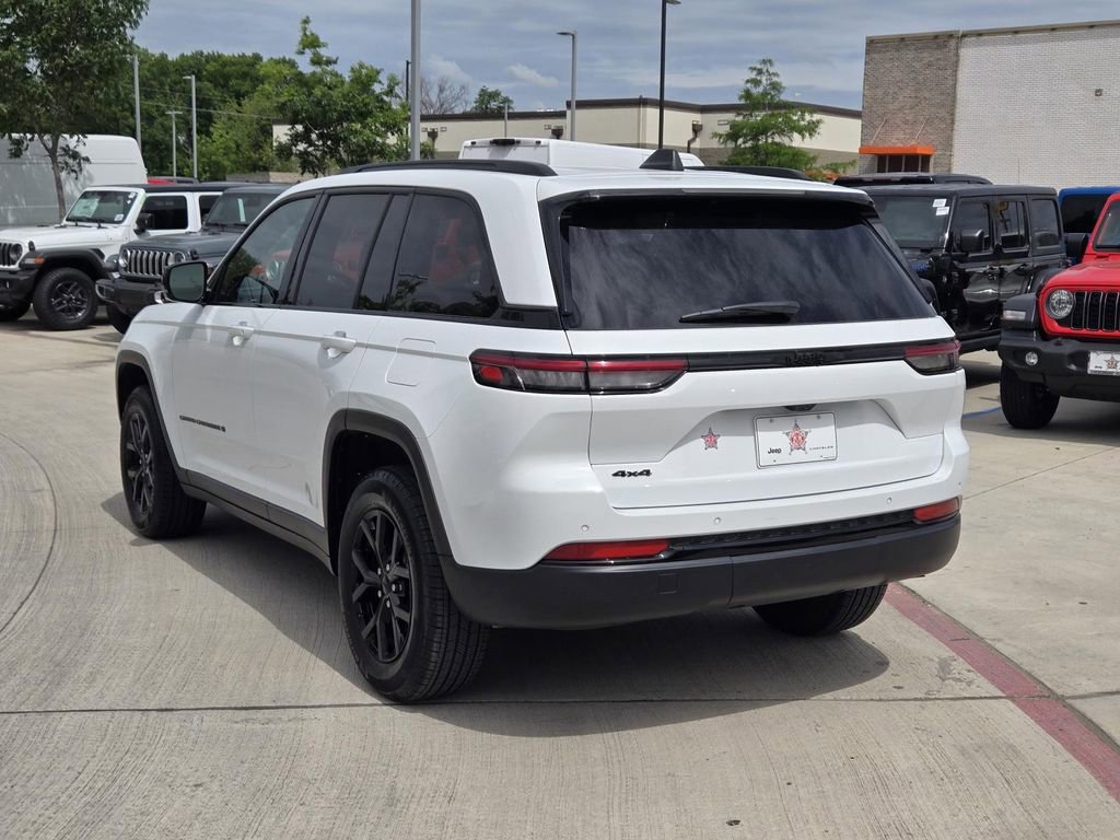 Used 2025 Jeep Grand Cherokee Altitude AWD/4WD image 4