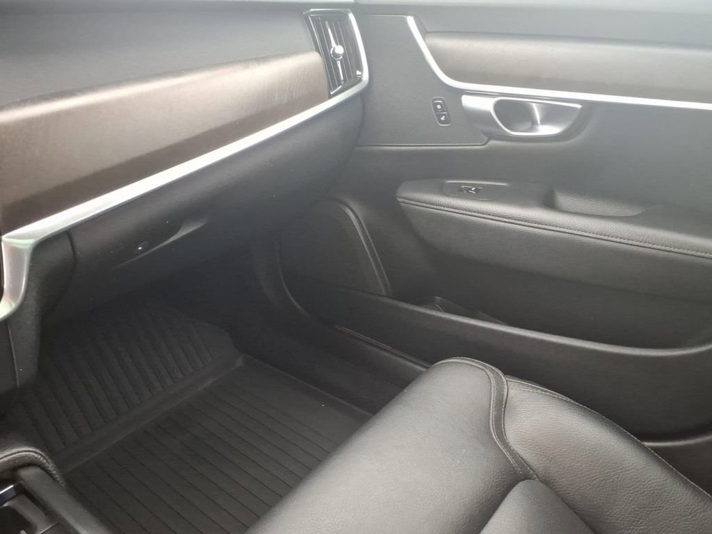 Used 2018 Volvo V90 T6 Cross Country w/ Convenience Package image 23