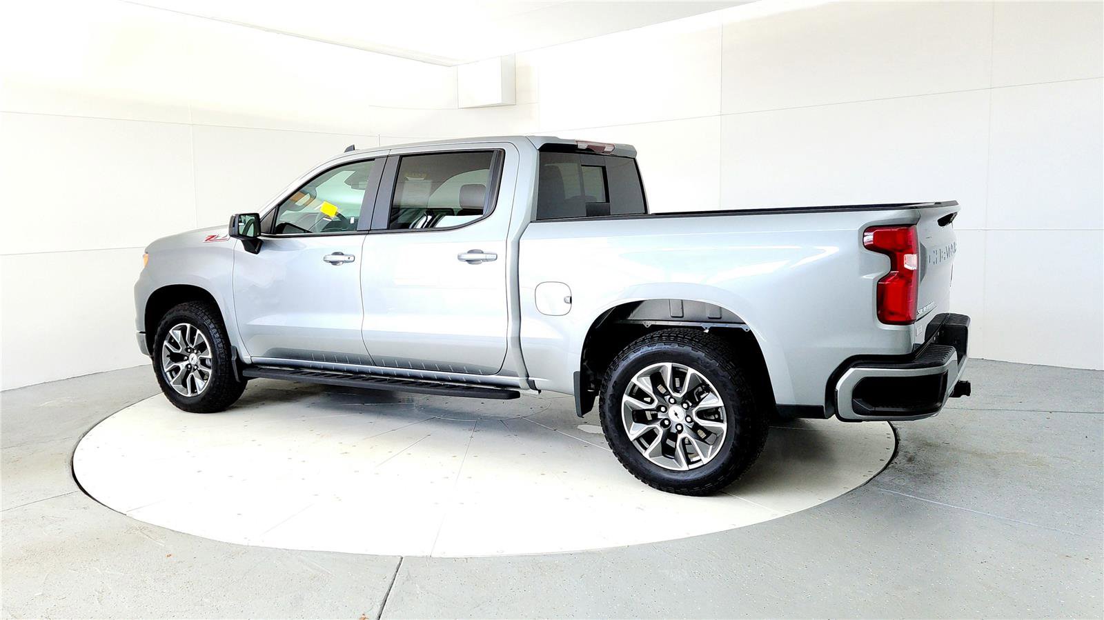 Used 2024 Chevrolet Silverado 1500 RST w/ Convenience Package II image 4