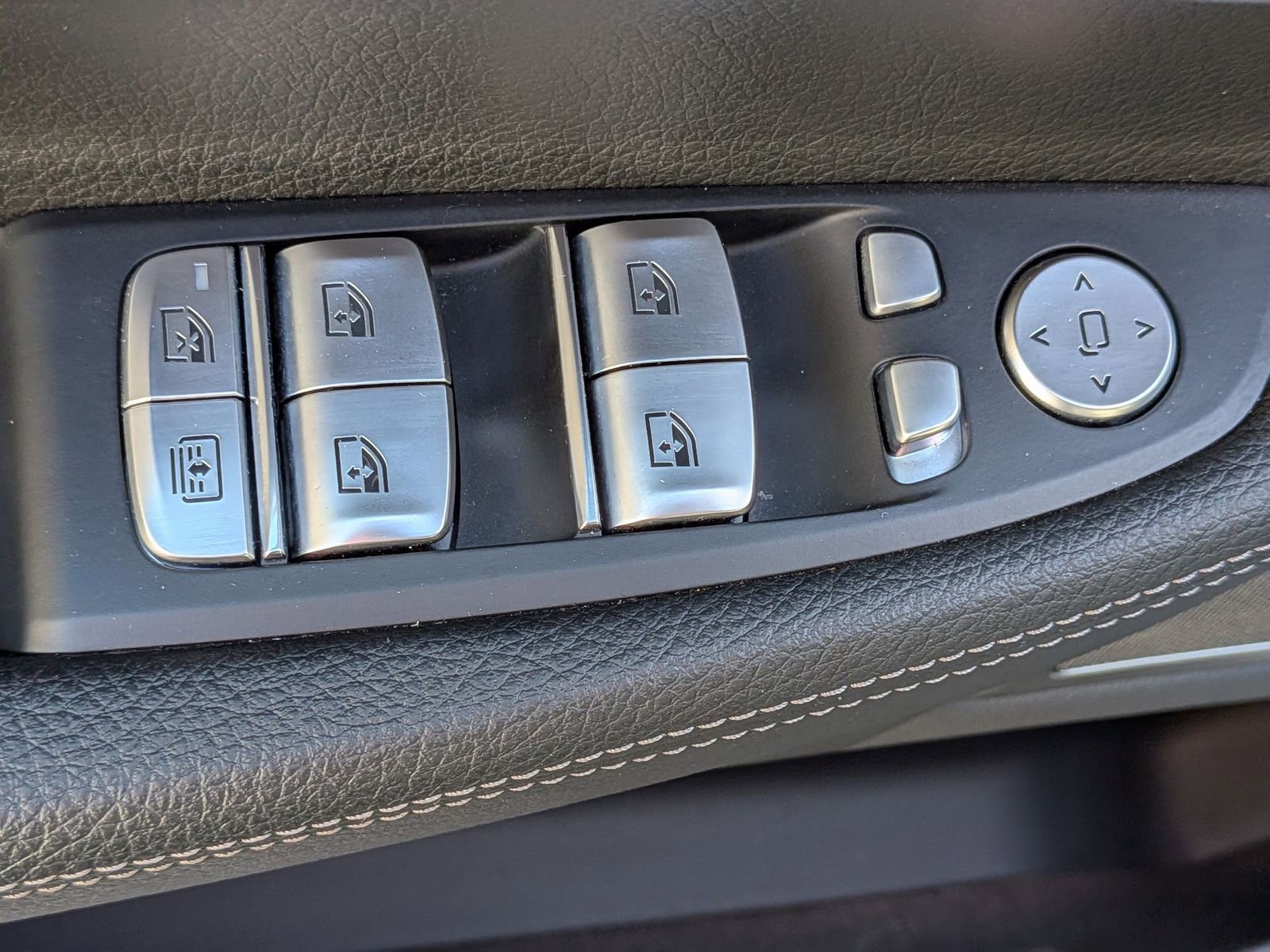 Used 2022 BMW 740i xDrive w/ M Sport Package image 14