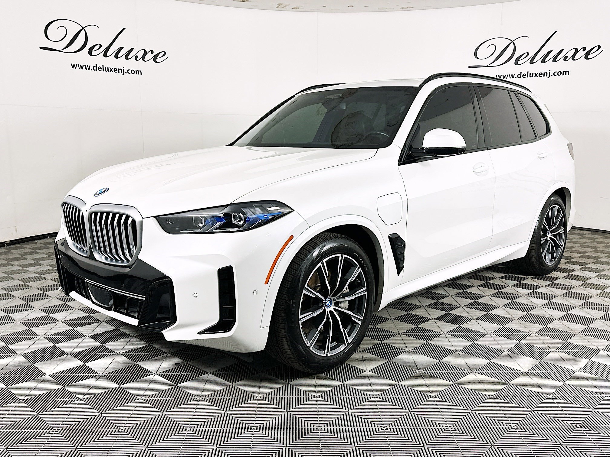 Used 2024 BMW X5 xDrive50e w/ Executive Package image 3
